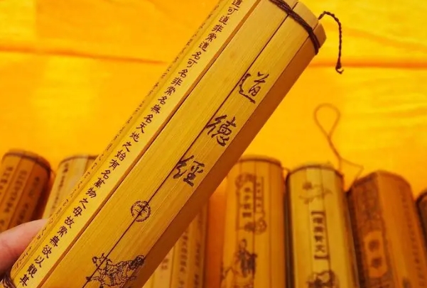 40几岁女人梦到自己头发图片